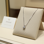Collana punto luce certificato HRD in oro bianco con diamante naturale 0,30 ct D VVS1