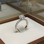 Anello fidanzamento in oro bianco 18k e diamanti naturali certificato igi 1.00ct