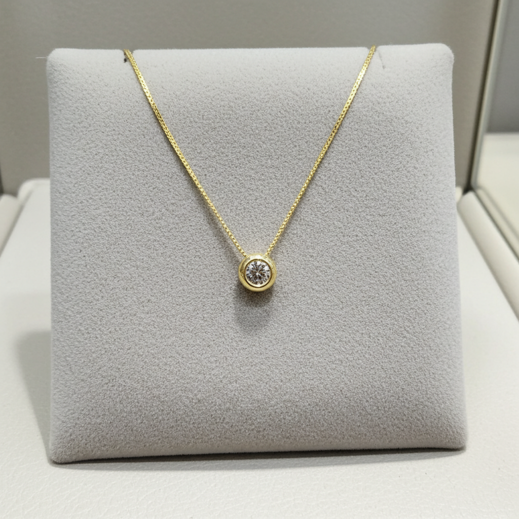 ciondolo punto luce in  oro giallo 18k e diamanti naturale  0,25 ct