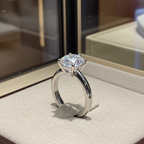 Anello solitario diamante naturale  1.50 ct certificato IGI D VVS1