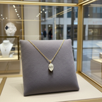 Collana  in oro 18k e diamante naturale pera certificato IGI 0.50ct D IF