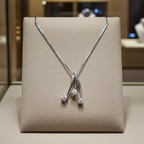 Collana con pendente trilogy con 0.30ct Diamanti Naturali  in oro bianco 18kt