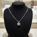 Collana punto luce certificato HRD in oro bianco con diamante naturale 0,60 ct D VVS1