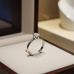 Anello solitario in oro bianco 18k e diamante naturale centrale 0,40 ct