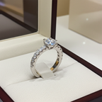 Anello fidanzamento in oro bianco 18k e diamanti naturali certificato igi 0.54ct