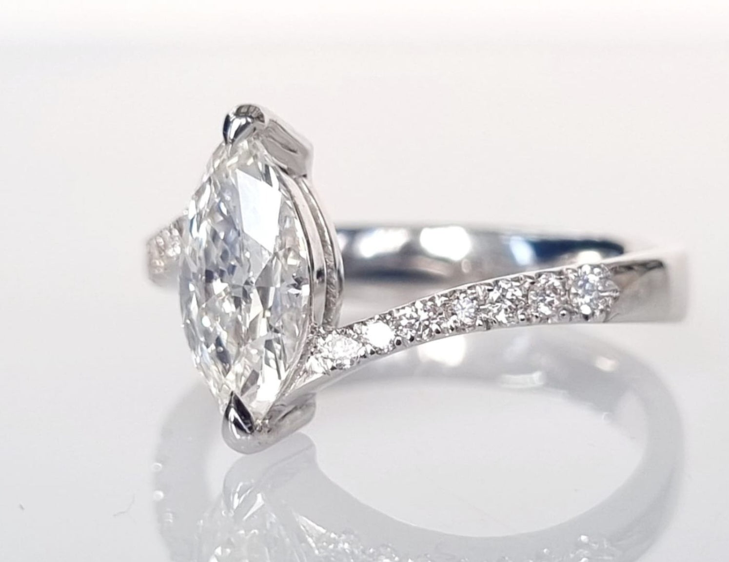 Anello - 18 carati Oro bianco - 1.15ct. tw. Diamante (Naturale)