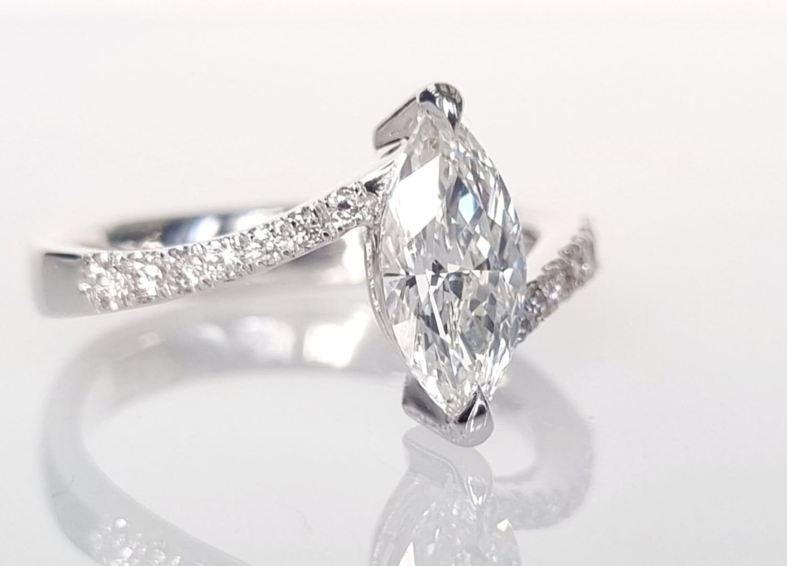 Anello - 18 carati Oro bianco - 0.65ct. tw. Diamante (Naturale)
