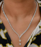 Collana tennis in oro bianco 18k e diamanti naturali taglio pera 37.50ct