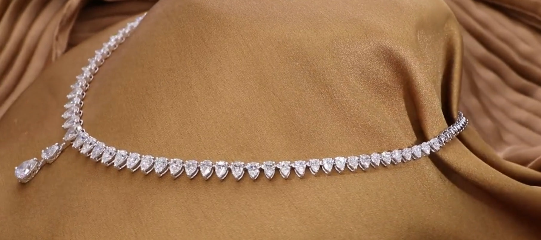 Collana tennis in oro bianco 18k e diamanti naturali 42ct
