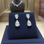 Orecchino in oro 18k con diamanti naturali taglio pera 1.00ct